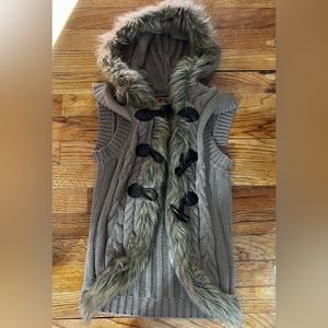 Junior hoodie vest /faux fur trim, brown size S